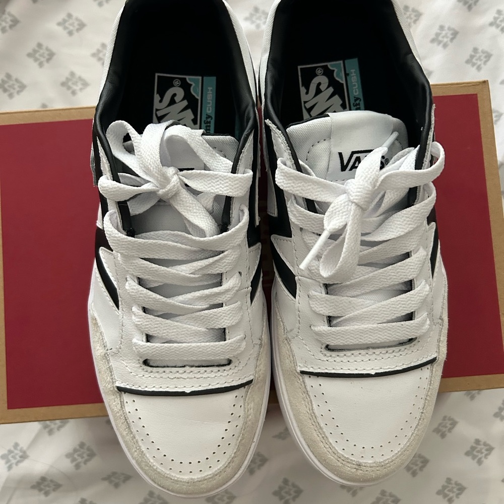 Vans Like New , With Box. I Used Just Once - image 3